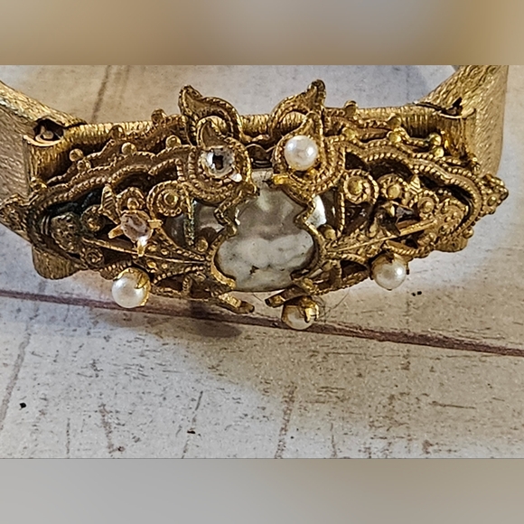 Gorgeous, Signed Vintage Miriam Haskell Hinged Clamp Bracelet (as is)